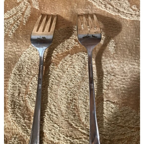 Vintage 1954 International Silver Mountain Rose Salad Fork Set of Two WM Rogers - Picture 3 of 4